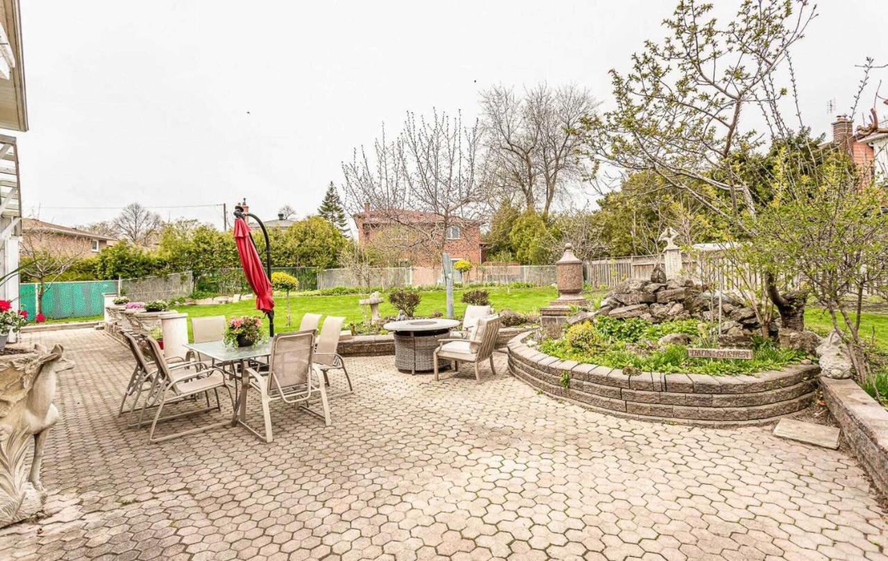 A Home Away Toronto Bagian luar foto