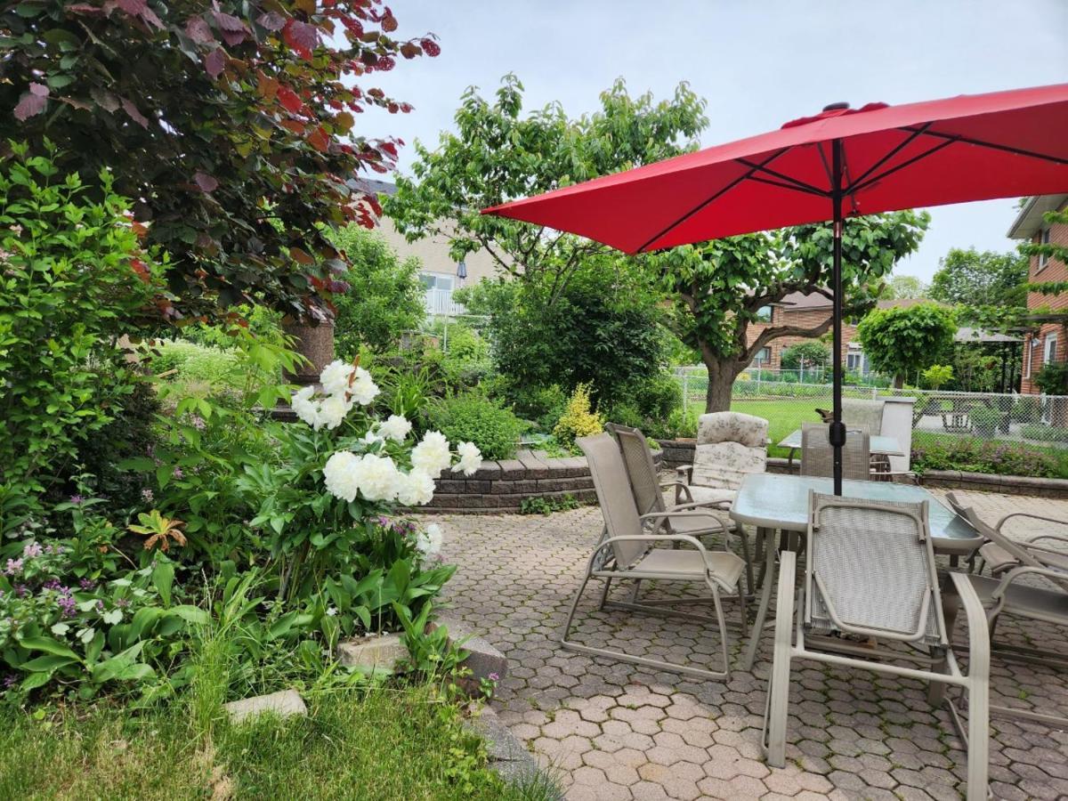A Home Away Toronto Bagian luar foto