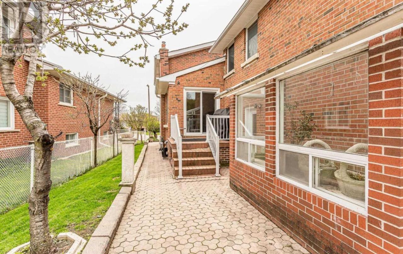 A Home Away Toronto Bagian luar foto