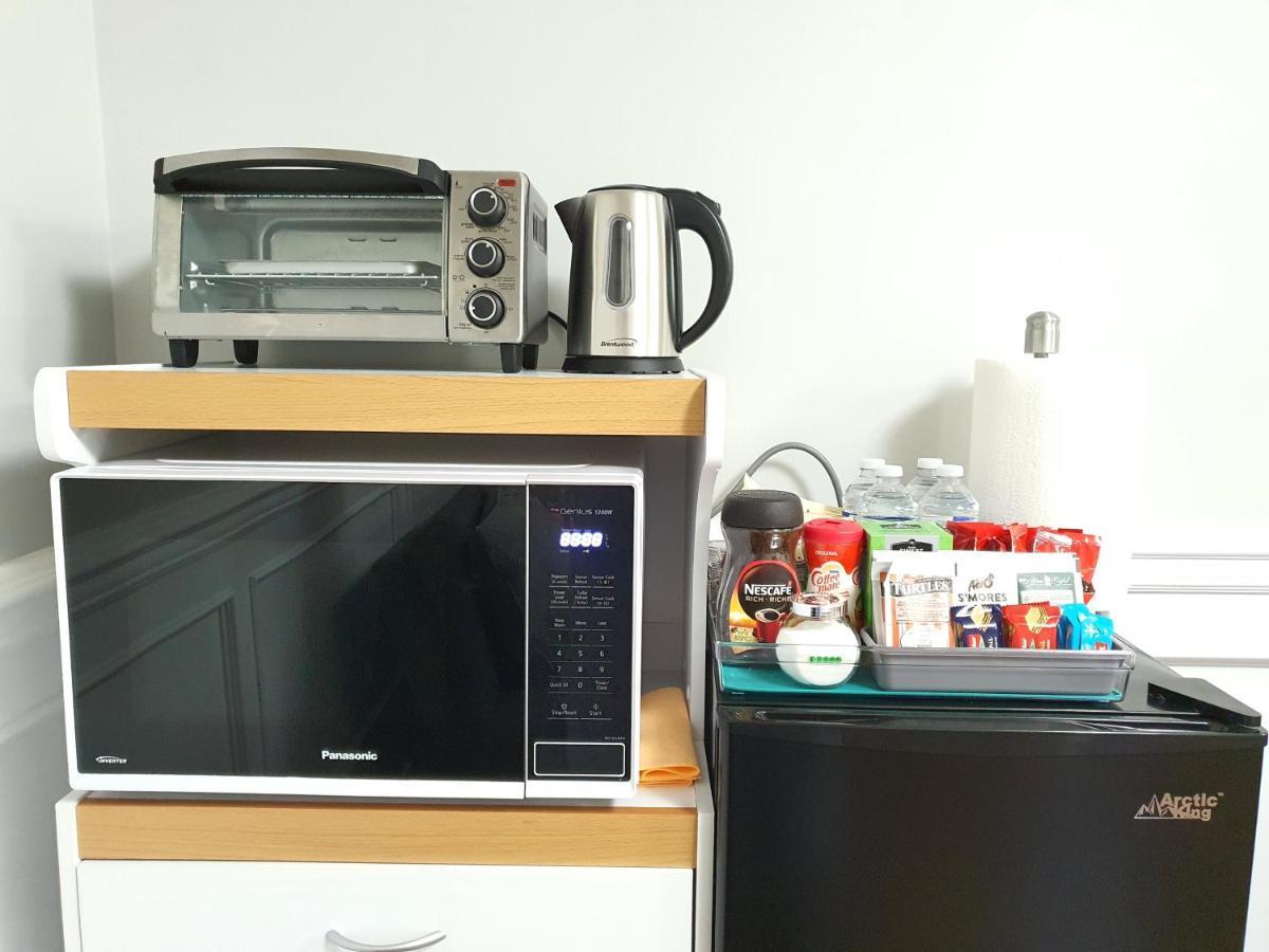 A Home Away Toronto Bagian luar foto