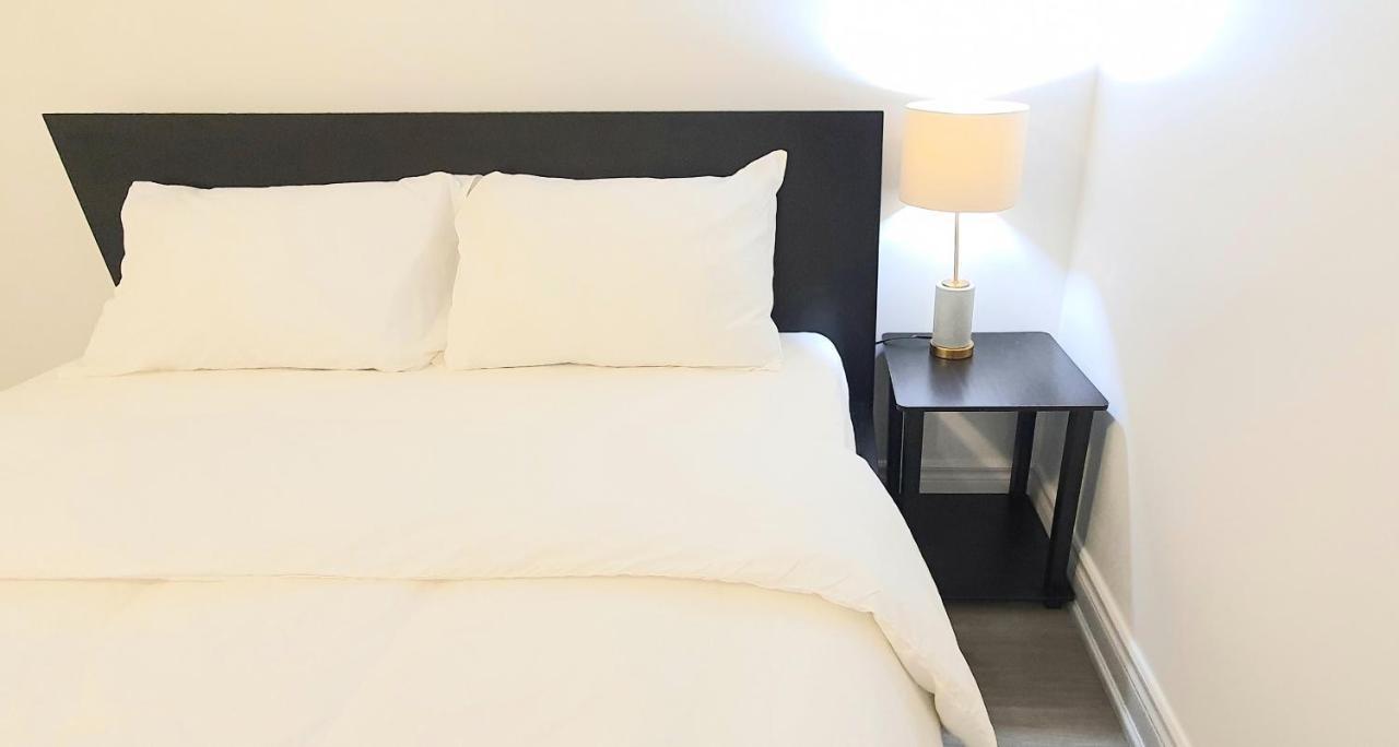 A Home Away Toronto Bagian luar foto
