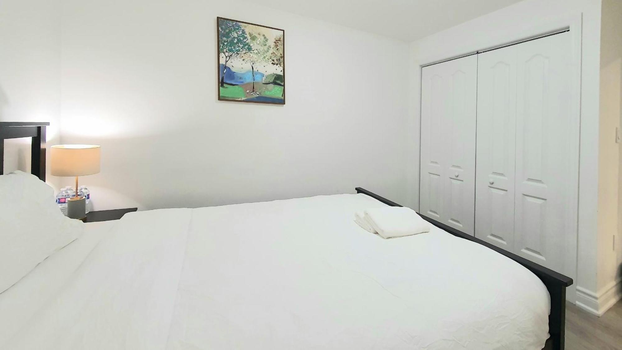 A Home Away Toronto Bagian luar foto
